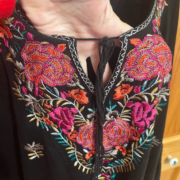 Free People embroidered top. Size L. Black with pink and orange embroide… - Picture 4 of 8